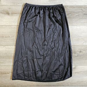Vassarette Black Half Slip Lace Trim w/ Slit Womens Size 28 M/40 Style 11-122